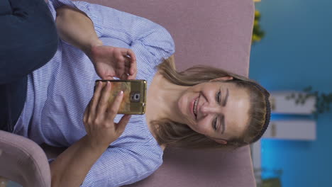 Vertical-video-of-The-woman-on-the-phone.